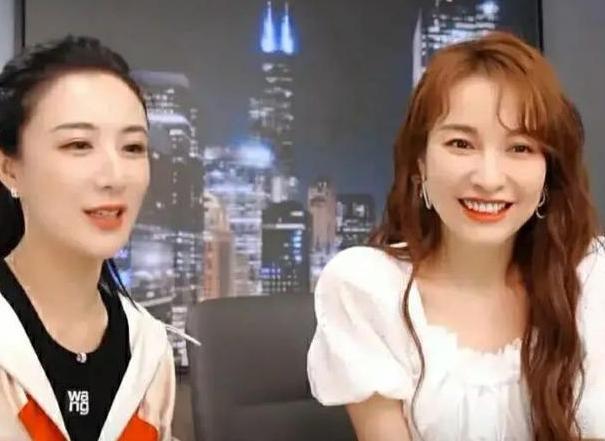 吴昕现身薇娅直播间，一边跳舞一边吃，3分种爆卖6400枚蛋黄酥