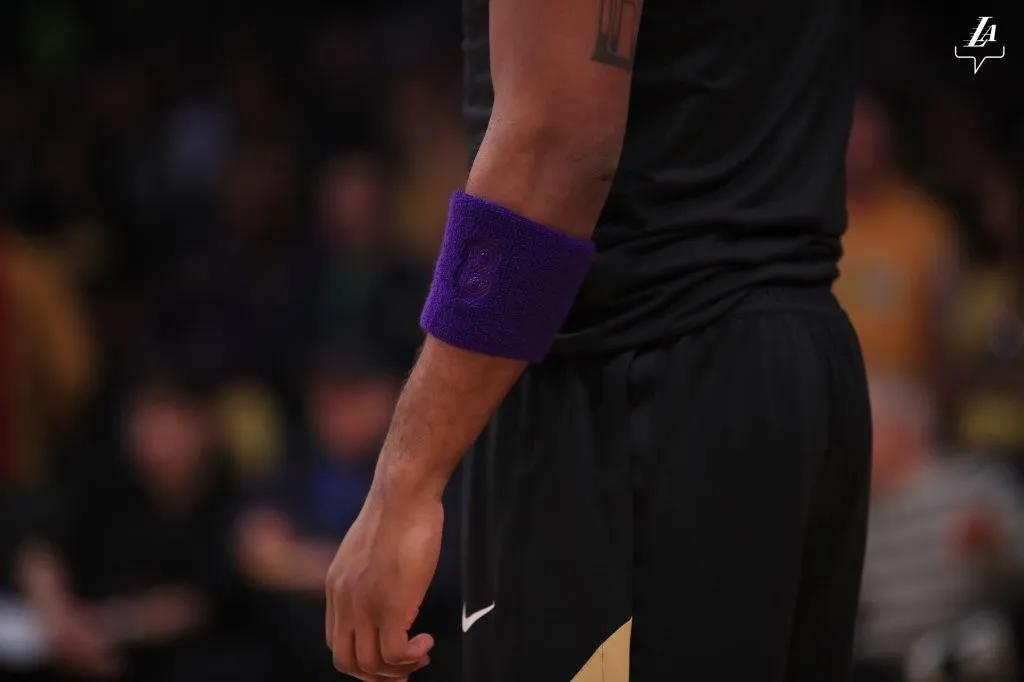 nba球星上脚布朗尼1代,nba球员上脚科比球鞋