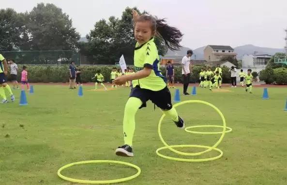 美洲杯精彩时刻,美洲杯小罗现身看梅西