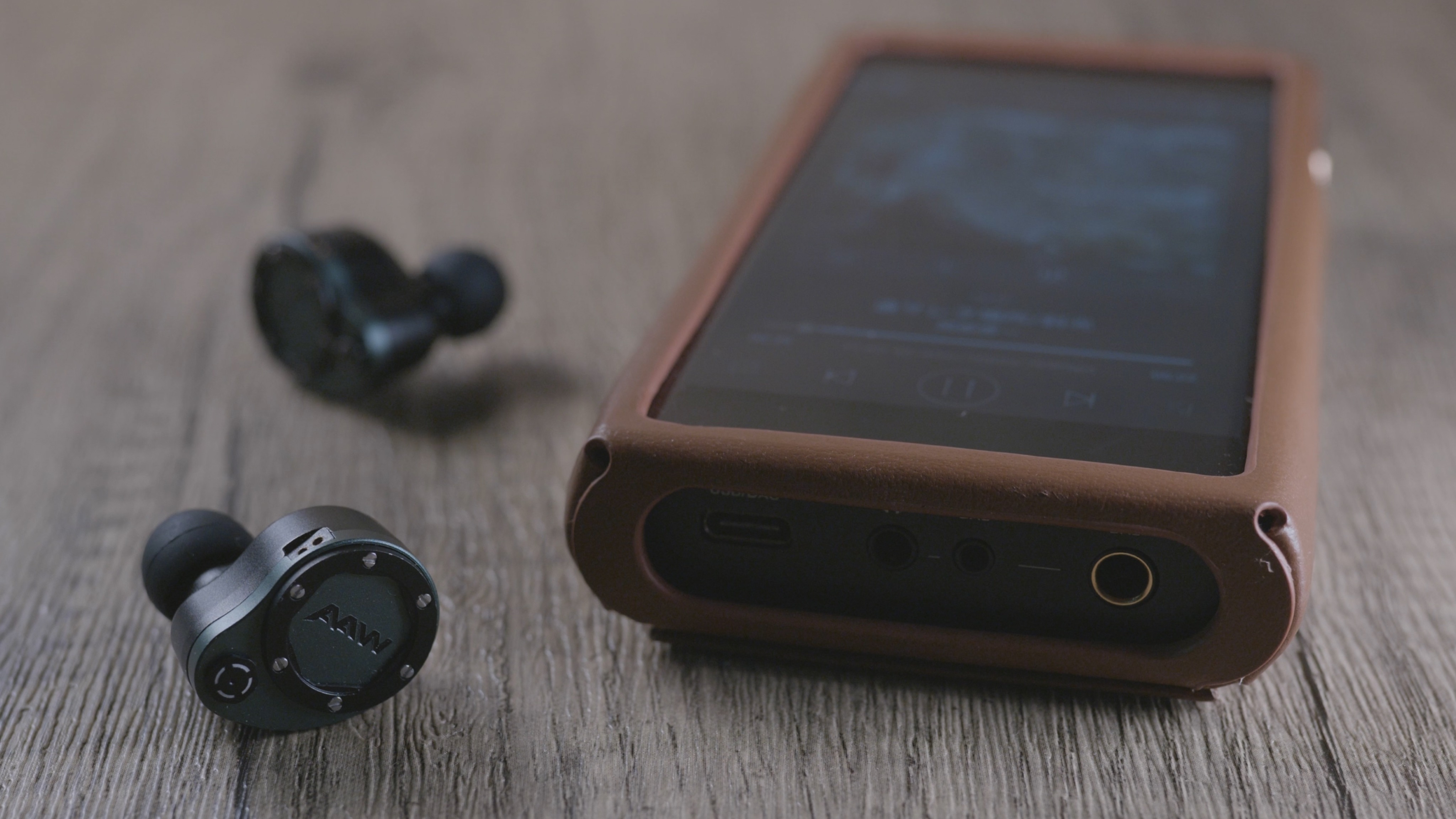 我给索尼的10年前的旗舰EX1000换了根平衡线，感觉它还能再战10年