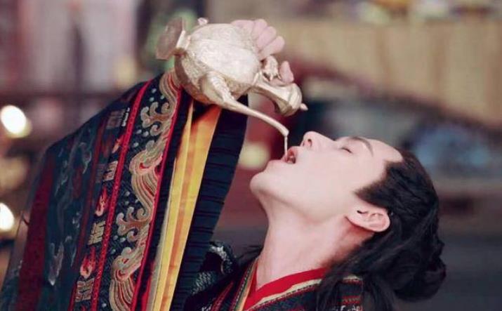 年去年来来去忙，有哪两句无关的诗，连起来毫无违和感？