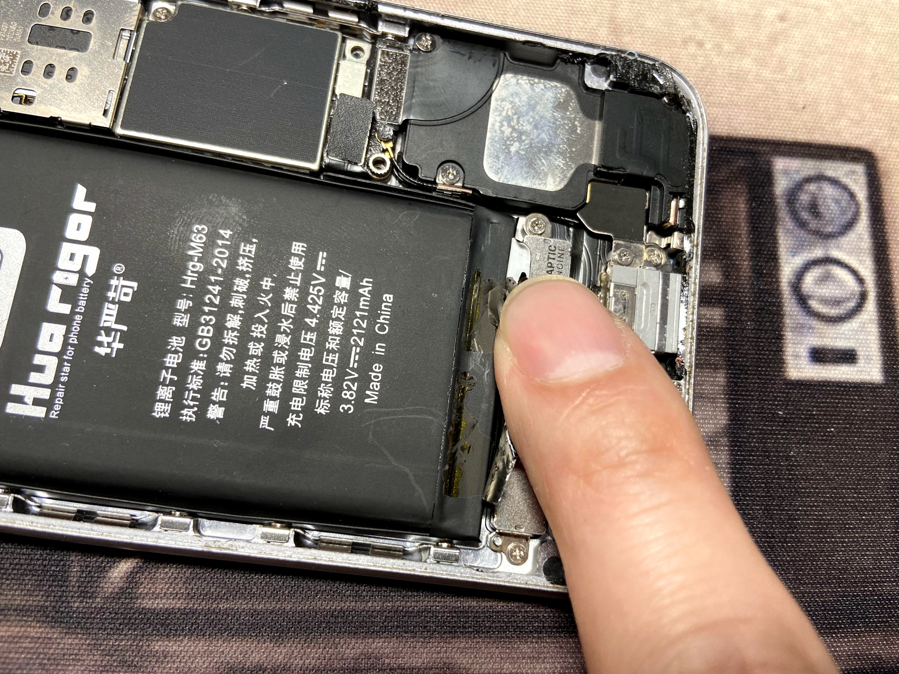 今天给2年717次电池循环次数的苹果6s动了个手术,纯干货多细节）