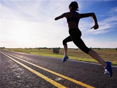 中年男人坚持锻炼一年变化,大体重中年男人适合健走还是慢跑