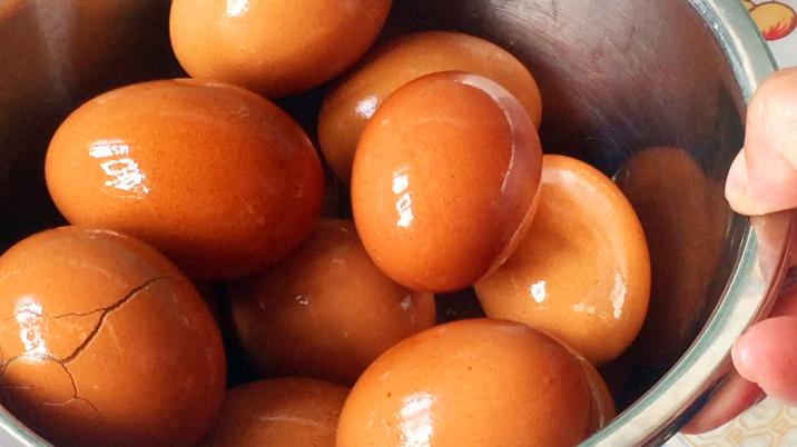 腌的鸡蛋破了水浑了怎么办,腌的鸡蛋炸了是怎么回事