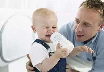 宝宝突然厌奶又嗜睡,宝宝突然厌奶怎么回事