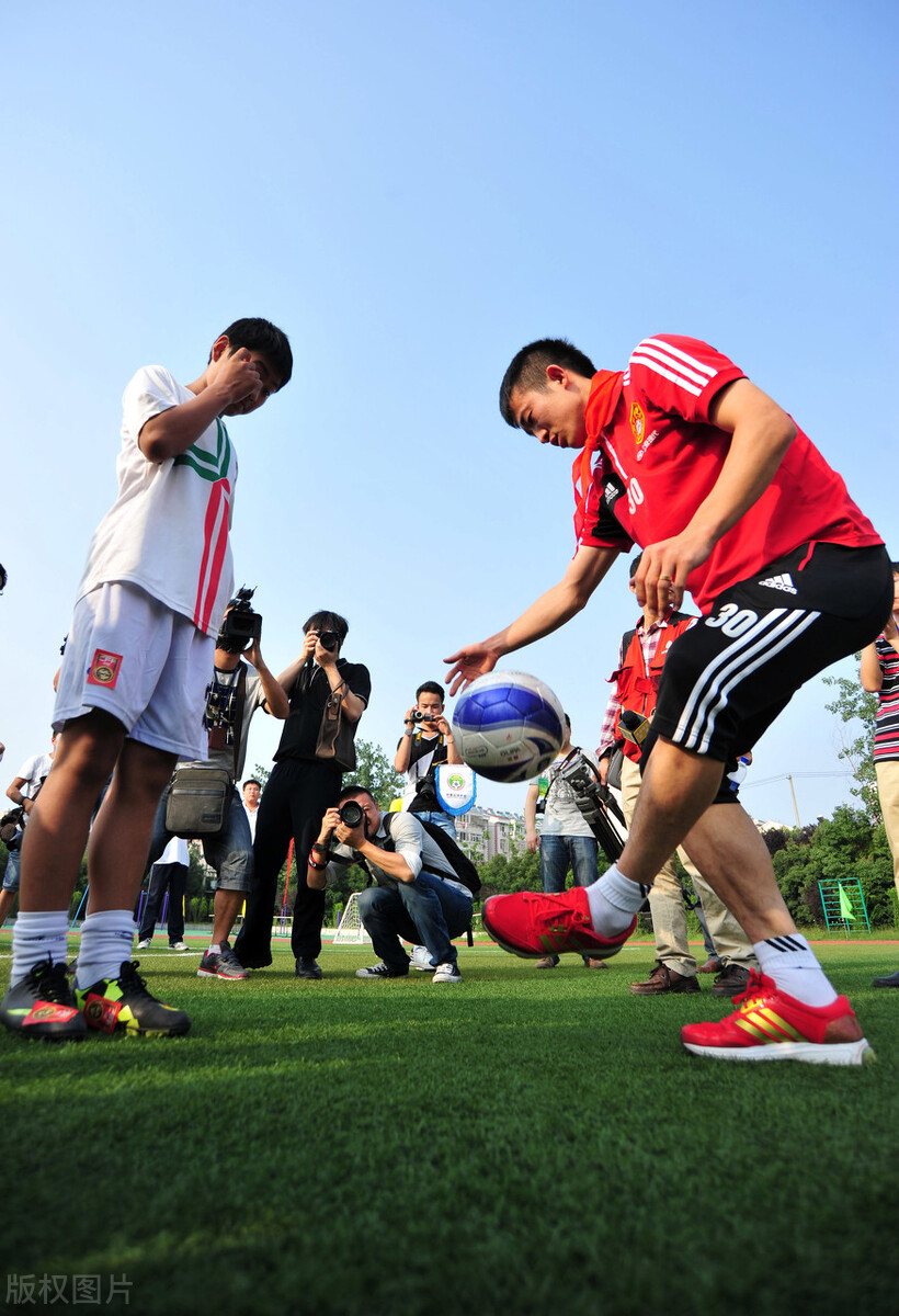 为什么外国教练来指导中国队,为什么外国教练带不动足球