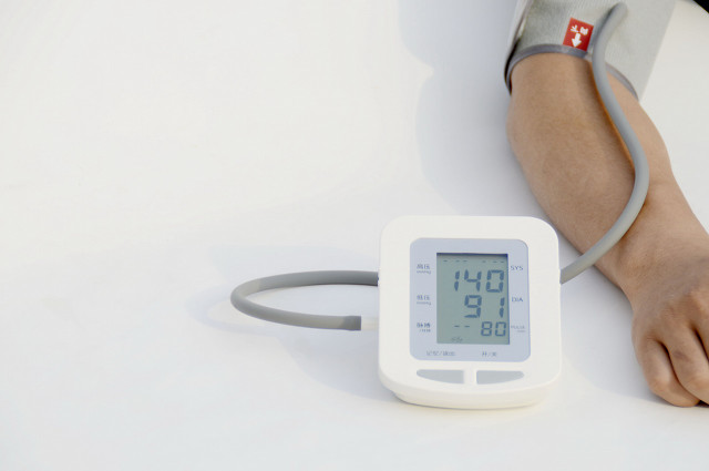 高血压患者心跳快是什么原因,高血压患者突然心跳过快怎么回事