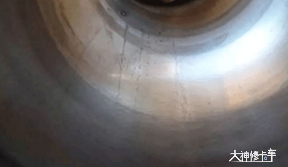 发动机压力过大冷却液一直漏水,发动机冷却液出问题了要修多久