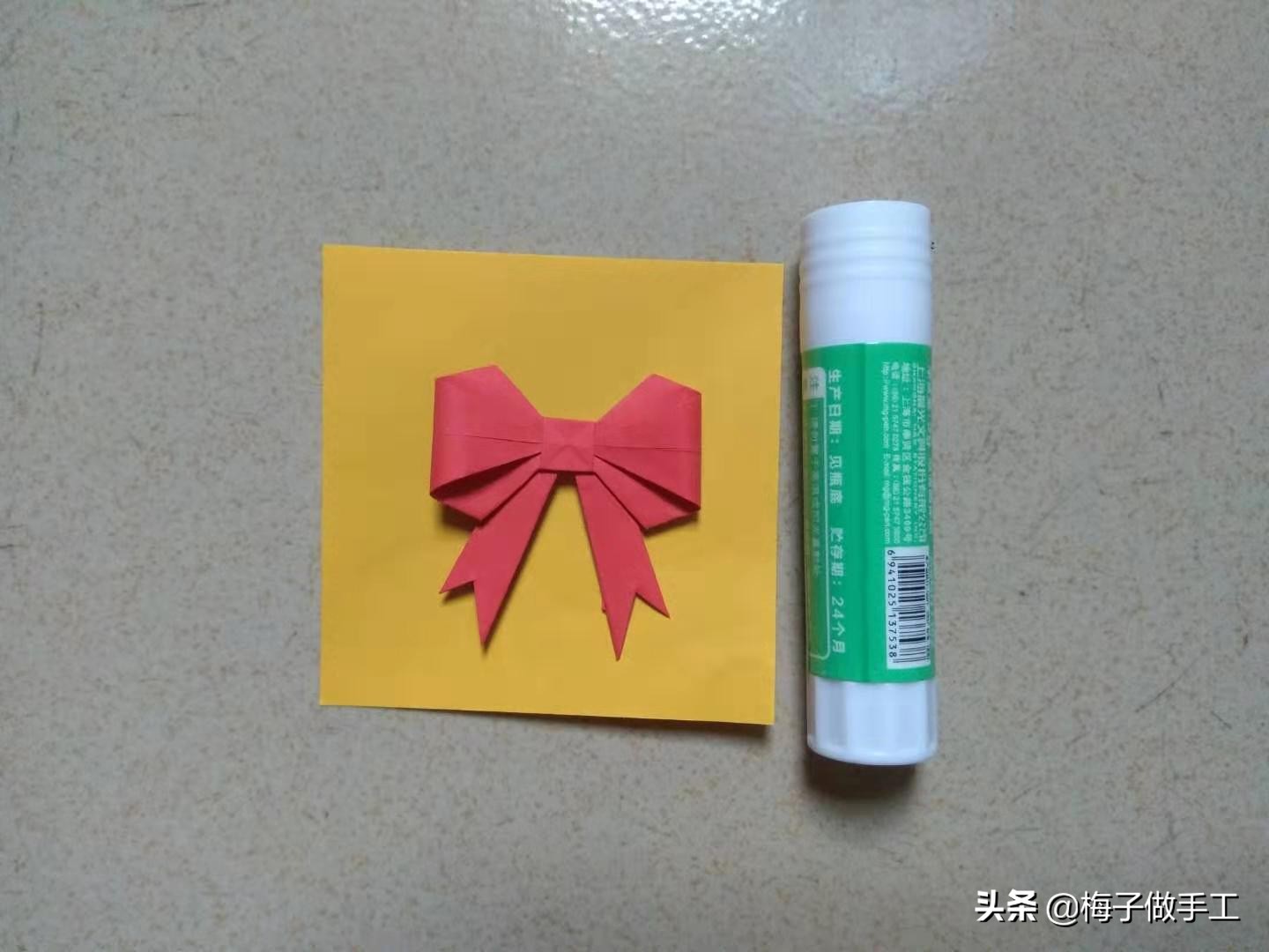 风铃折纸怎么折用做生日礼物,纸做圣诞节礼物圆筒是怎么折的