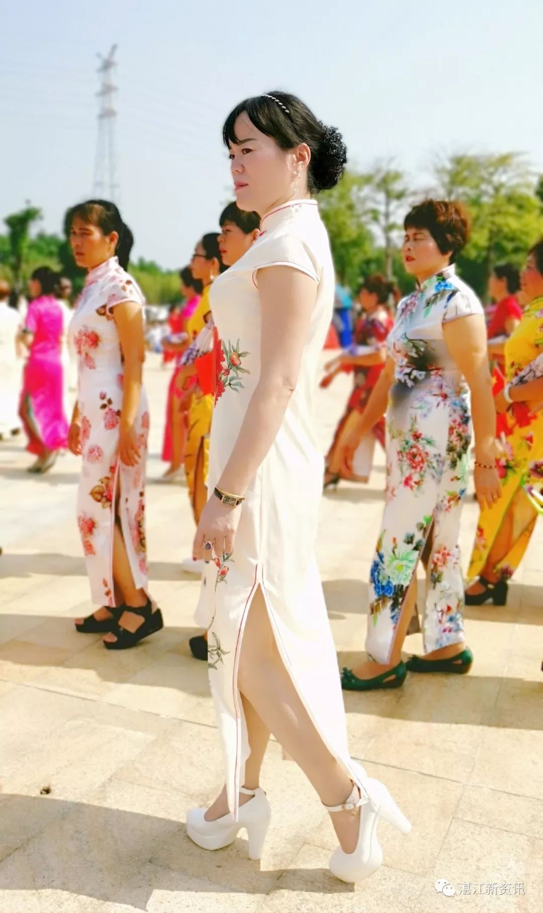 惊艳全国、破世界纪录!455名旗袍佳丽云集湛江遂溪玥珑湖