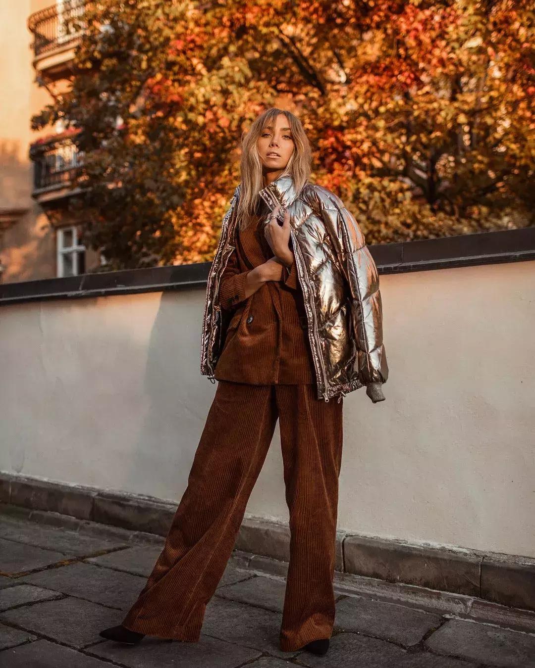 冬天羽绒服内搭怎么穿保暖又时尚,衣柜放久的羽绒服和外套