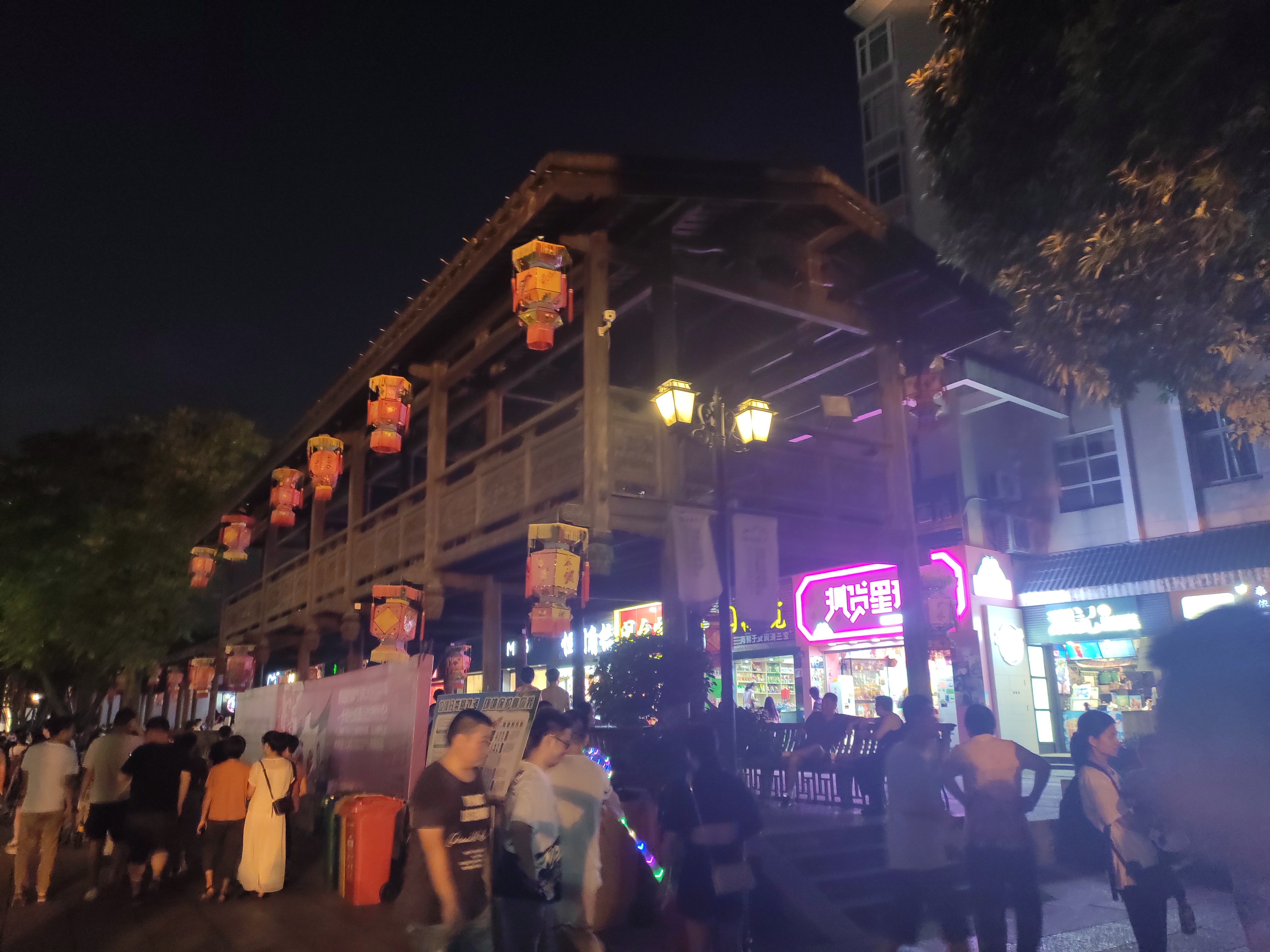 又是暑假研学作业，找个少人，少花钱的地方去吧