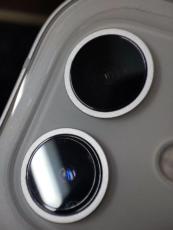 晚上手机开闪光灯拍照白茫茫一片,xs开闪光灯拍照白茫茫是有问题吗