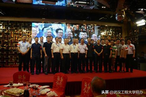 “最牛”创业：他拿48元闯深圳，3年达百万年薪，如今可调动资金120亿