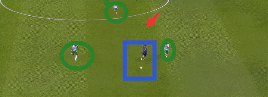 国足对沙特防守阵型,国足应警惕对手的边路进攻战术