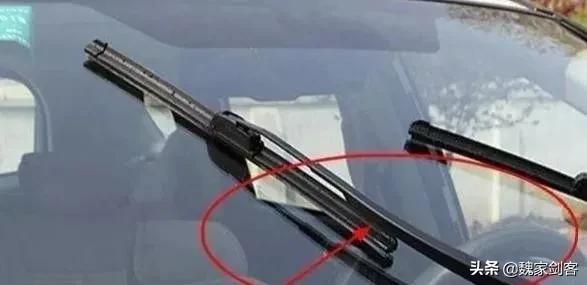 雨刮器刮起来嘎嘎响怎么解决,雨刮器刮出来有毛刺怎么办