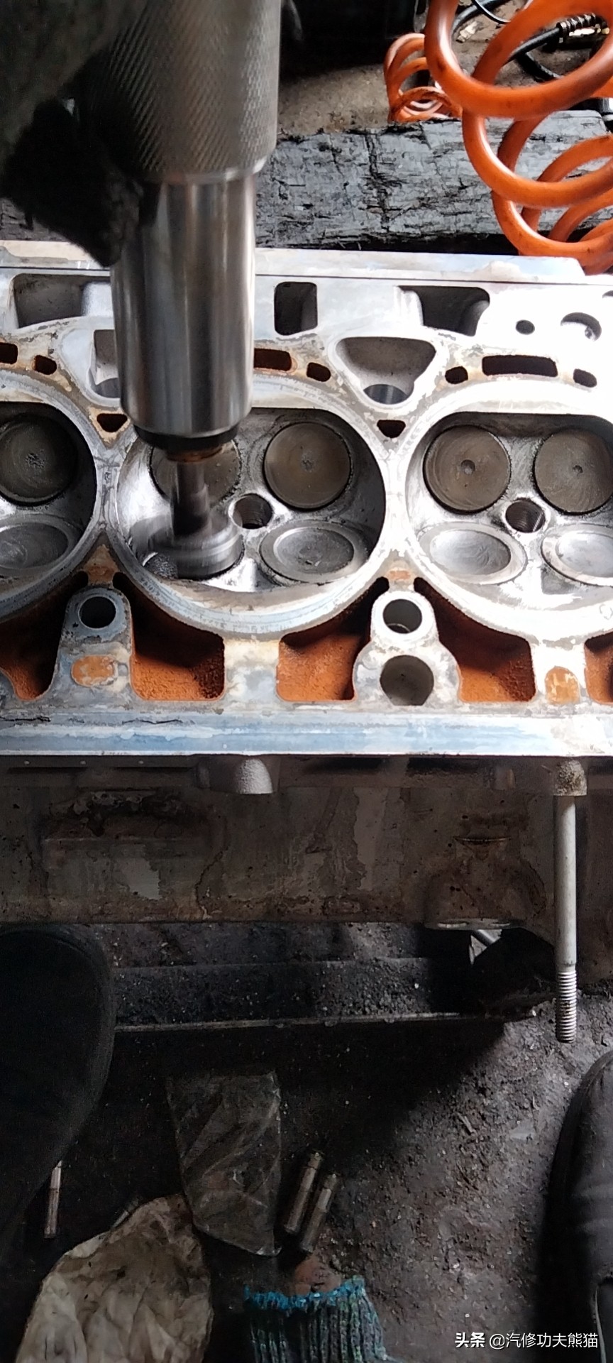 老途观发动机漏油维修,老途观涡轮增压器漏油维修多钱