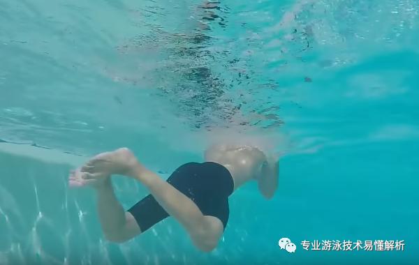 简单易学的蛙泳,16条细节错误一条没中的举手