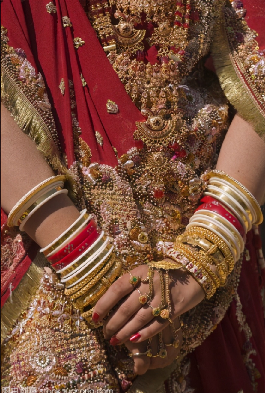 泰国王室珠宝介绍,泰国特色婚庆饰品