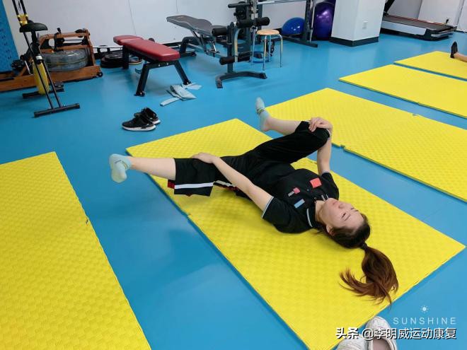 骨盆侧倾的治疗方法,骨盆侧倾最佳的矫正方法