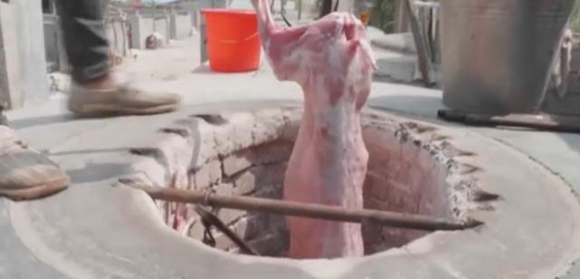 山东大叔独门烤全羊一天烤七八只,山东山沟烤全羊