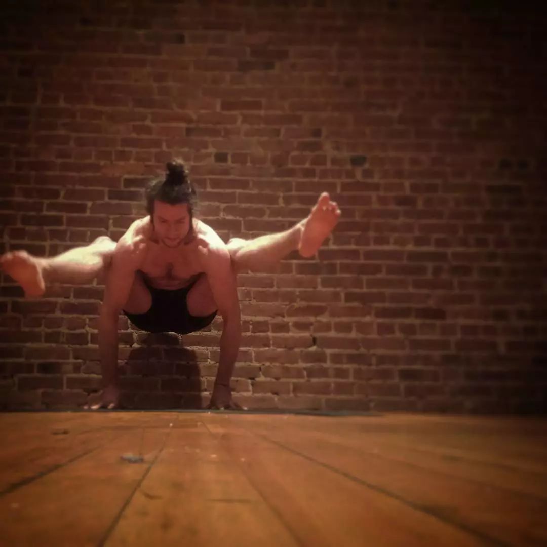 来练瑜伽提升气质,温和的瑜伽运动