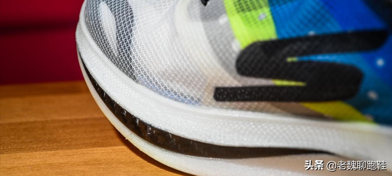 把轮胎放进鞋子里？斯凯奇不光有休闲鞋，还有用轮胎做的跑鞋