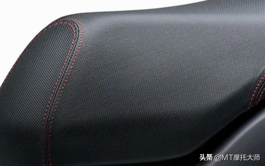 初代诞生于38年前，现款1万多！雅马哈50水冷踏板，贵不贵？