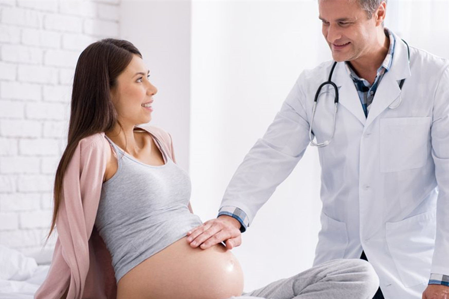 孕期不同阶段胎动规律也不同，了解三个技巧，才能正确数出胎动