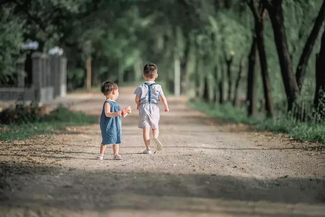 摸女同学被罚:父母该如何跟孩子谈性教育?