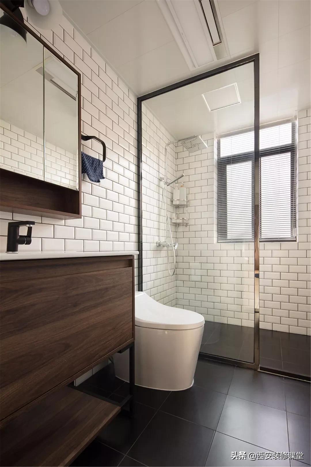 卫生间淋浴隔断用玻璃门还是浴帘,软装隔断卫生间淋浴区装修效果图