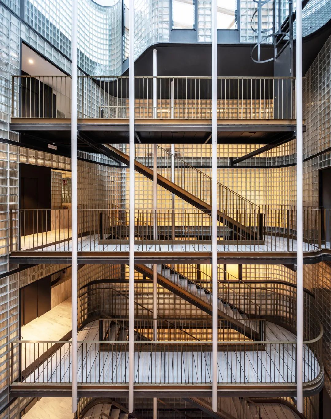 玻璃砖做公寓效果图 (公寓楼改造效果图)