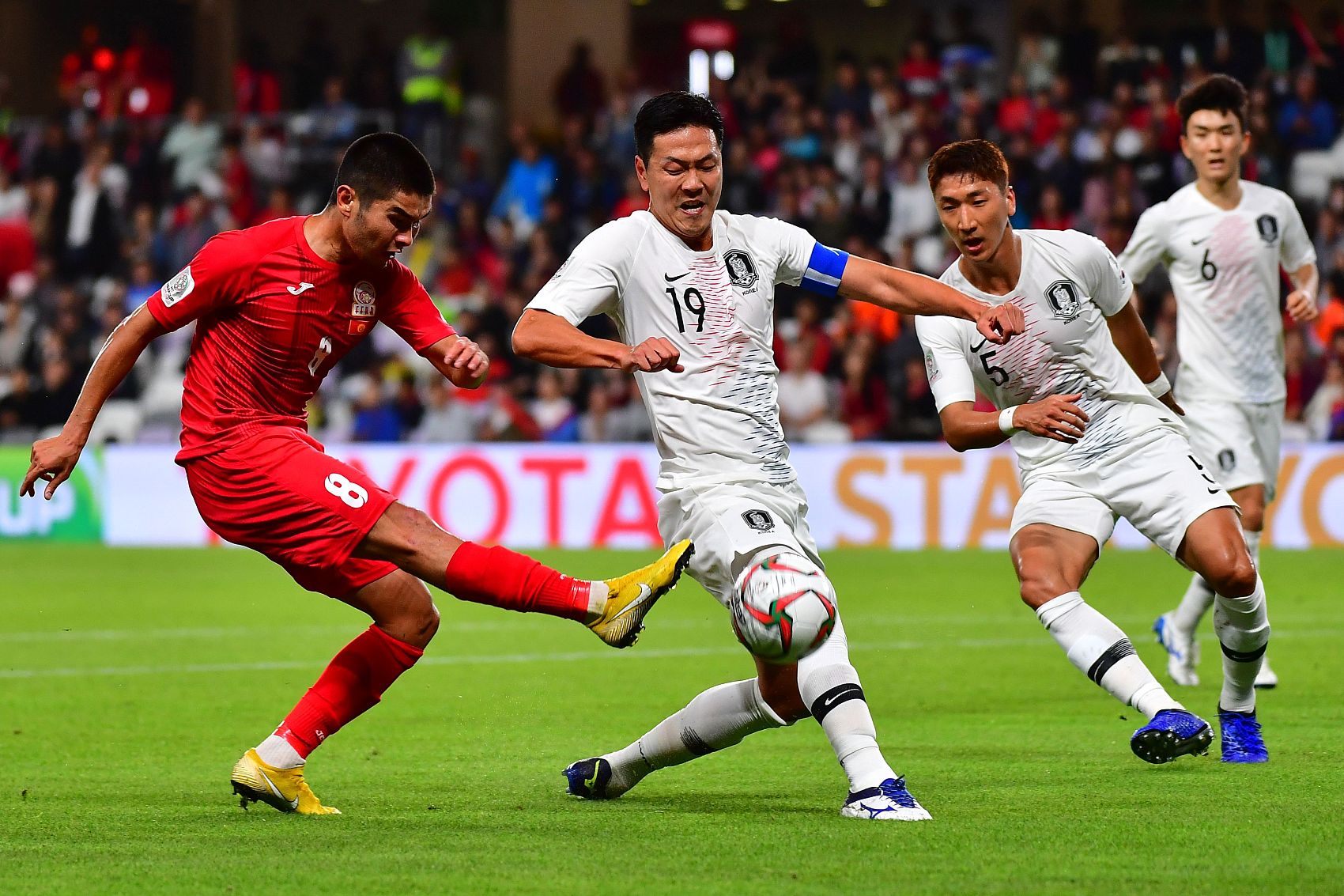 国足对阵泰国武磊将缺阵,国足vs韩国武磊为何替补