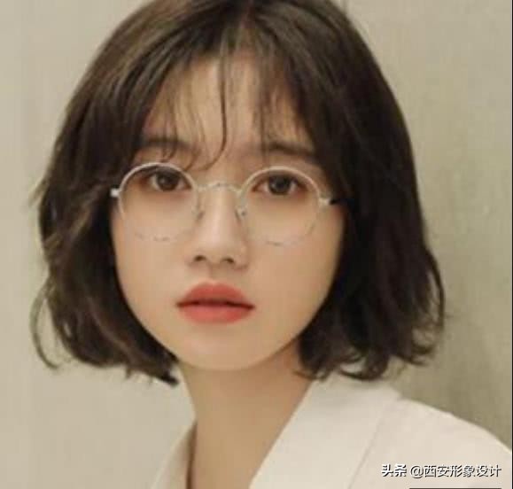 2020年最流行的发型圆脸长发中分,大圆脸女生适合的中分发型