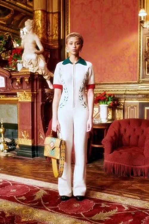 瑜伽服后面的球,瑜伽服后面蝴蝶结