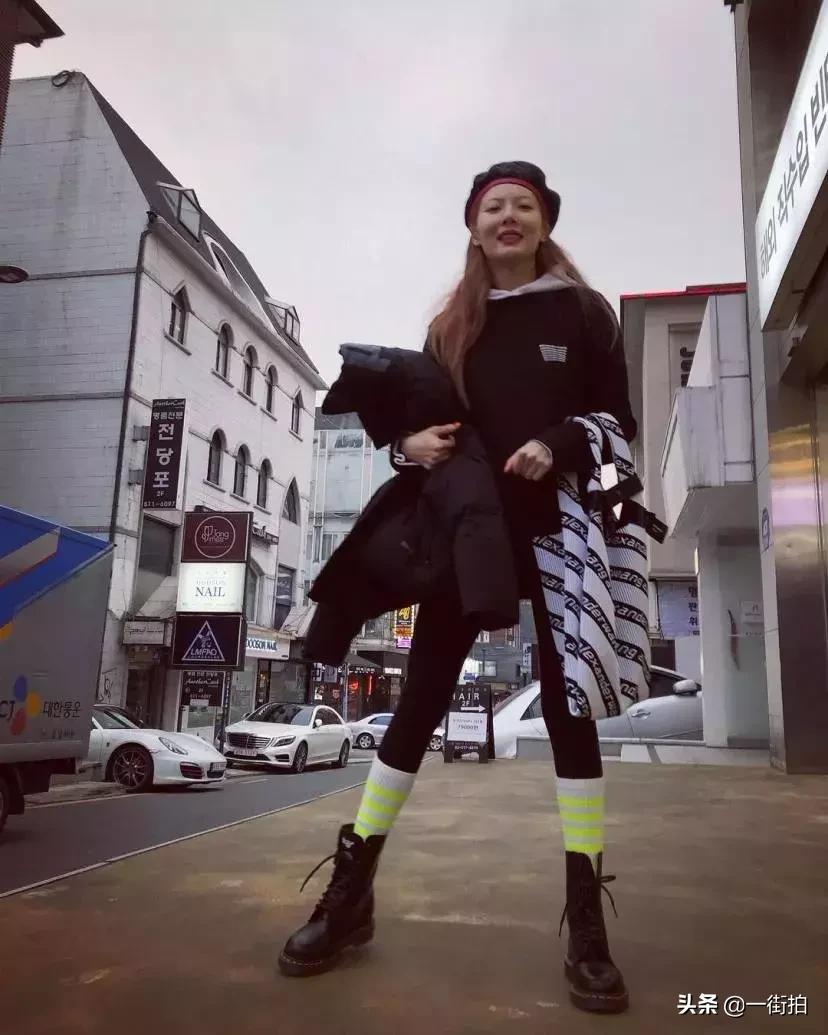 泫雅穿着粉色上衣走红,泫雅衣服ins