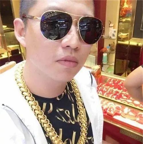 知名八卦主播为二驴强行洗白：二驴太实在了