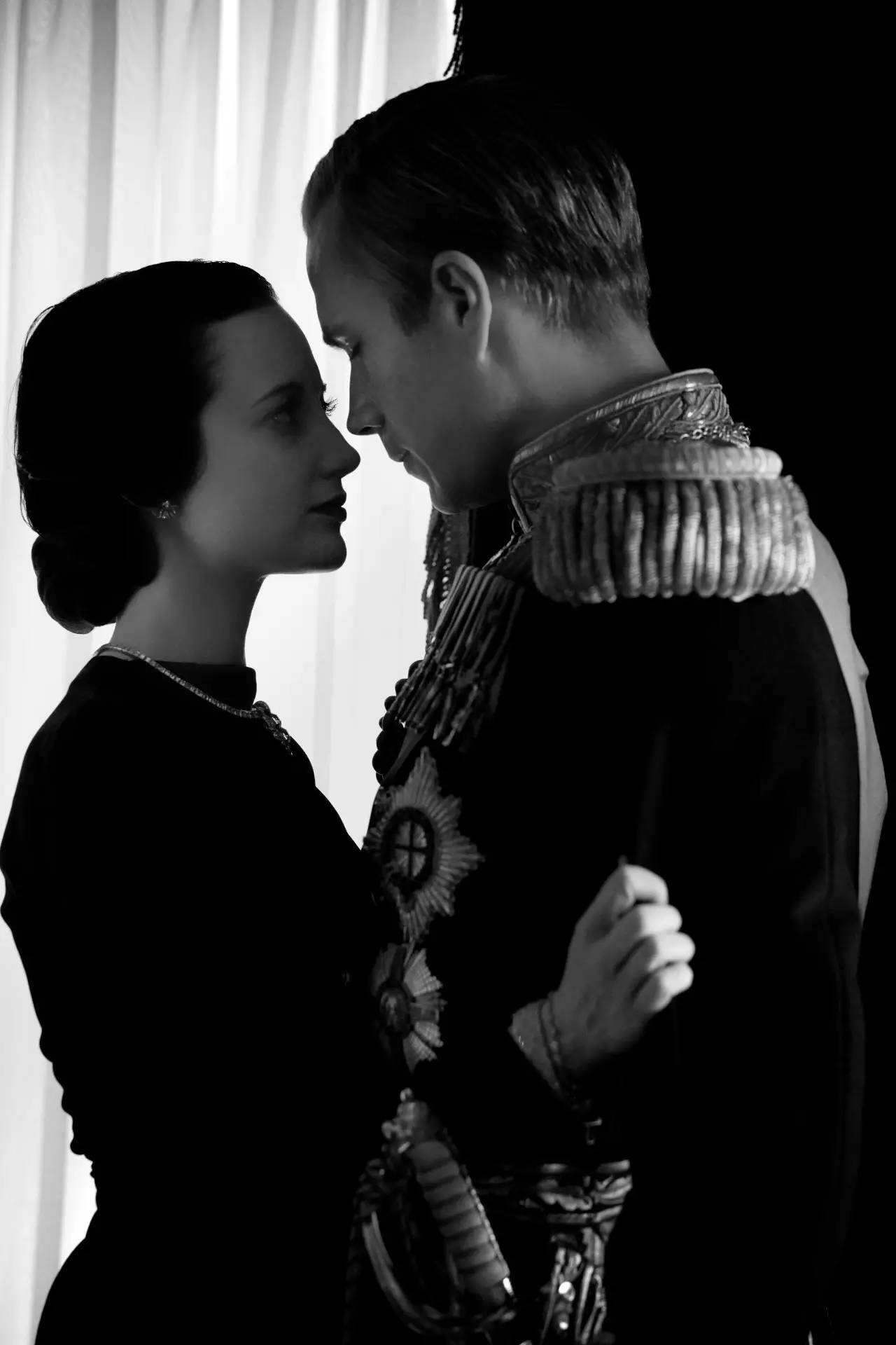 英国历史上最禁断的爱恋：国王退位，只为与她成婚