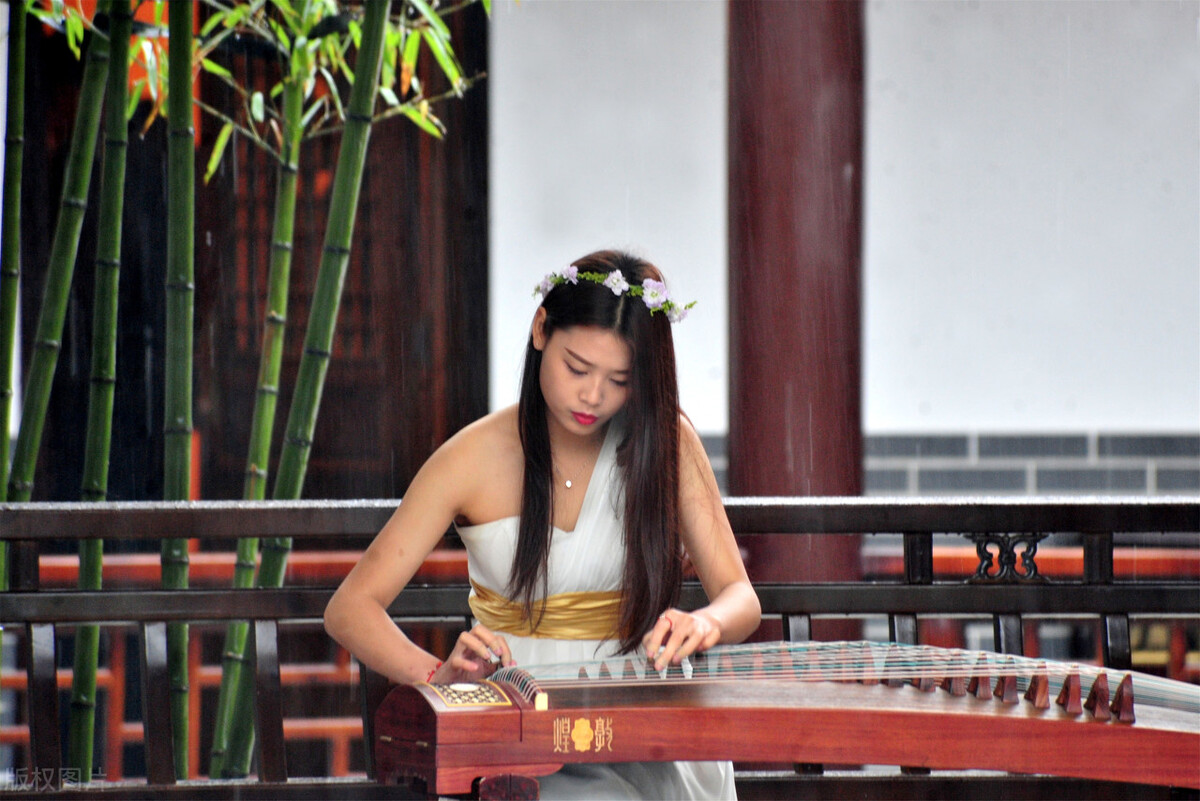 中年人学钢琴好还是古筝好,钢琴古筝吉他哪个最值得学