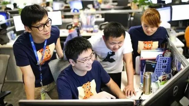 什么样的文化衫好看,为什么别人穿t恤那么好看