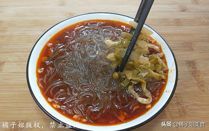 神奇的酸辣粉这样做才好吃,想吃酸辣粉自己在家两分钟搞定
