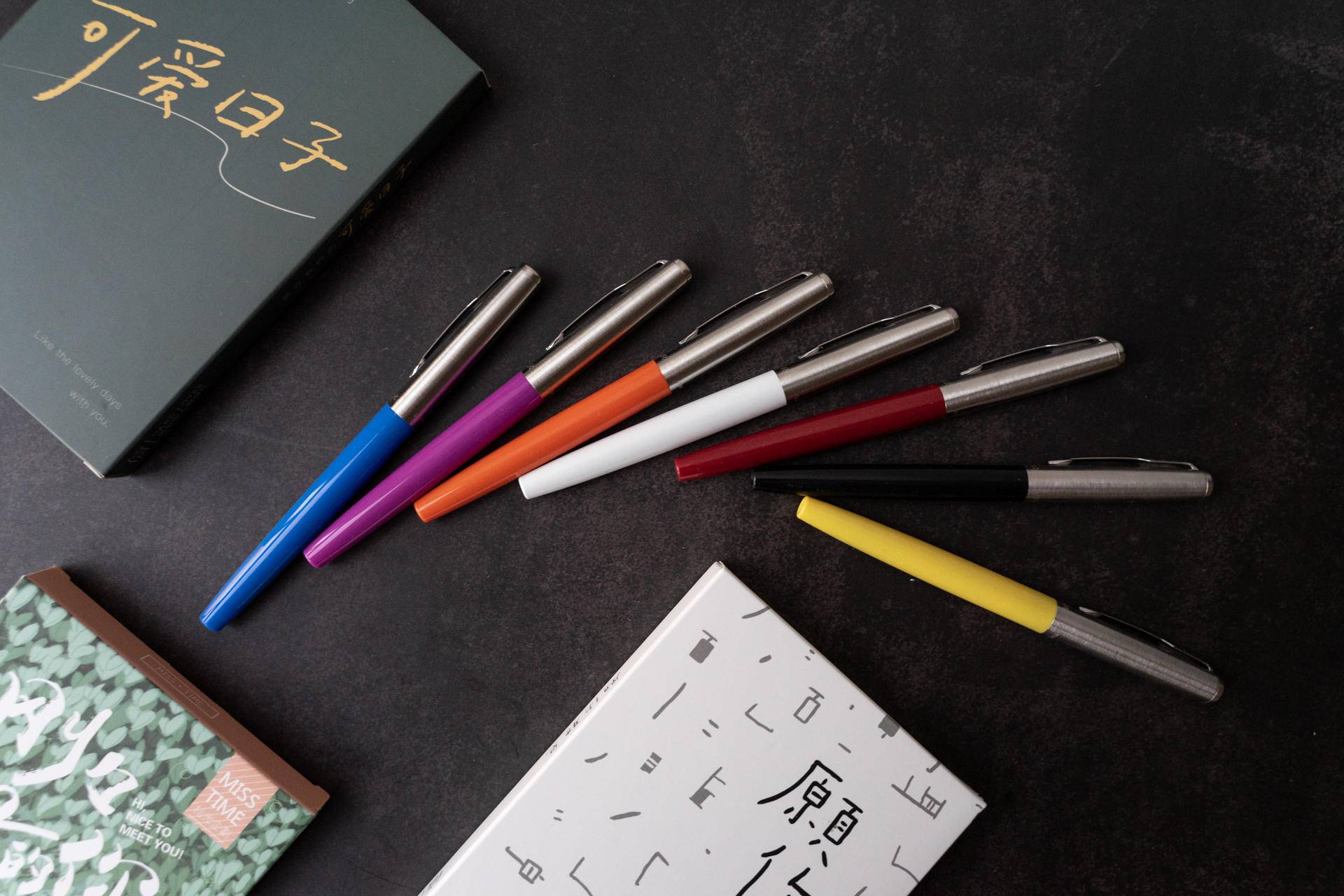 什么牌子的钢笔好价钱又适合学生,小学生都在用的一款高颜值的钢笔