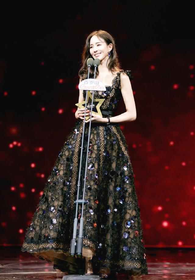 迪丽热巴和唐嫣同穿亮片裙,迪丽热巴和唐嫣穿同款公主裙