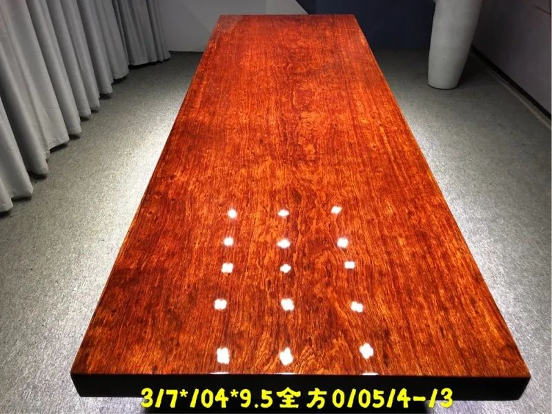 实木大板和红木家具哪个好,金丝楠木大板和巴花大板哪个好