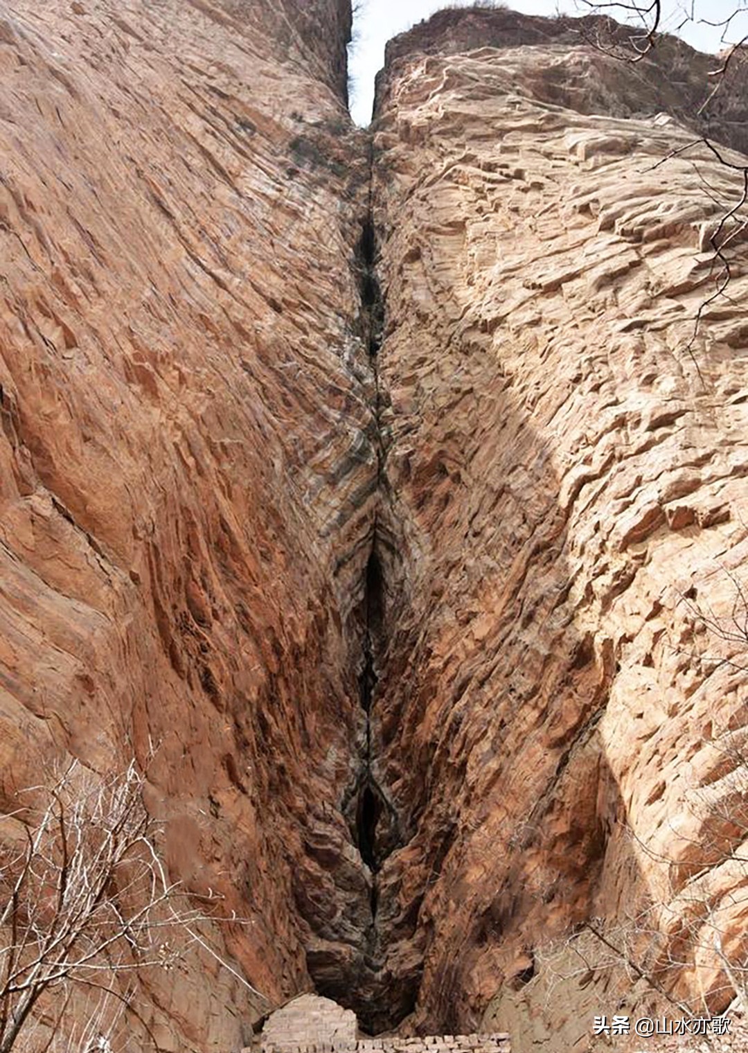 从石家庄到邢台，寻找大自然的鬼斧神工，爬上半个瓮，羞羞阴阳山
