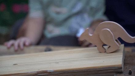 中国宝藏爷爷靠玩木头火到国外了,中国宝藏爷爷玩木头火到国外了