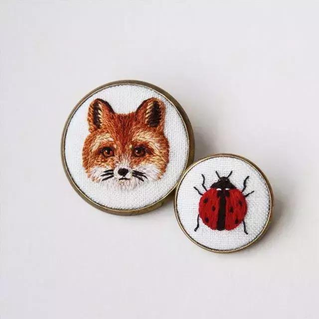 当一个程序员迷上了刺绣，就算手骨折了也无法阻止她……