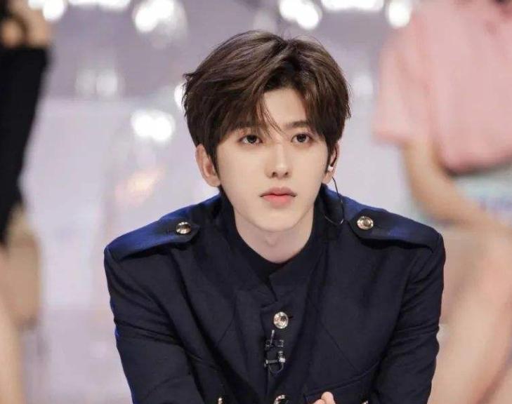 蔡徐坤跟郑恺打篮球的视频,蔡徐坤和郑恺打篮球视频