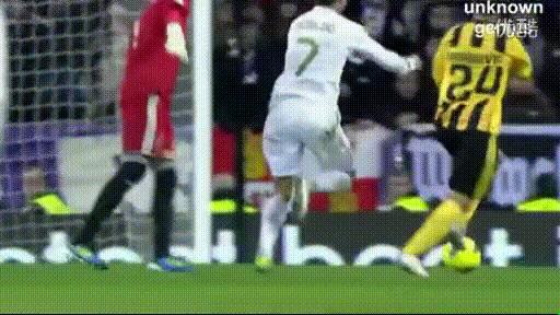 球王假装老人踢足球,内马尔假摔和c罗假摔哪个多