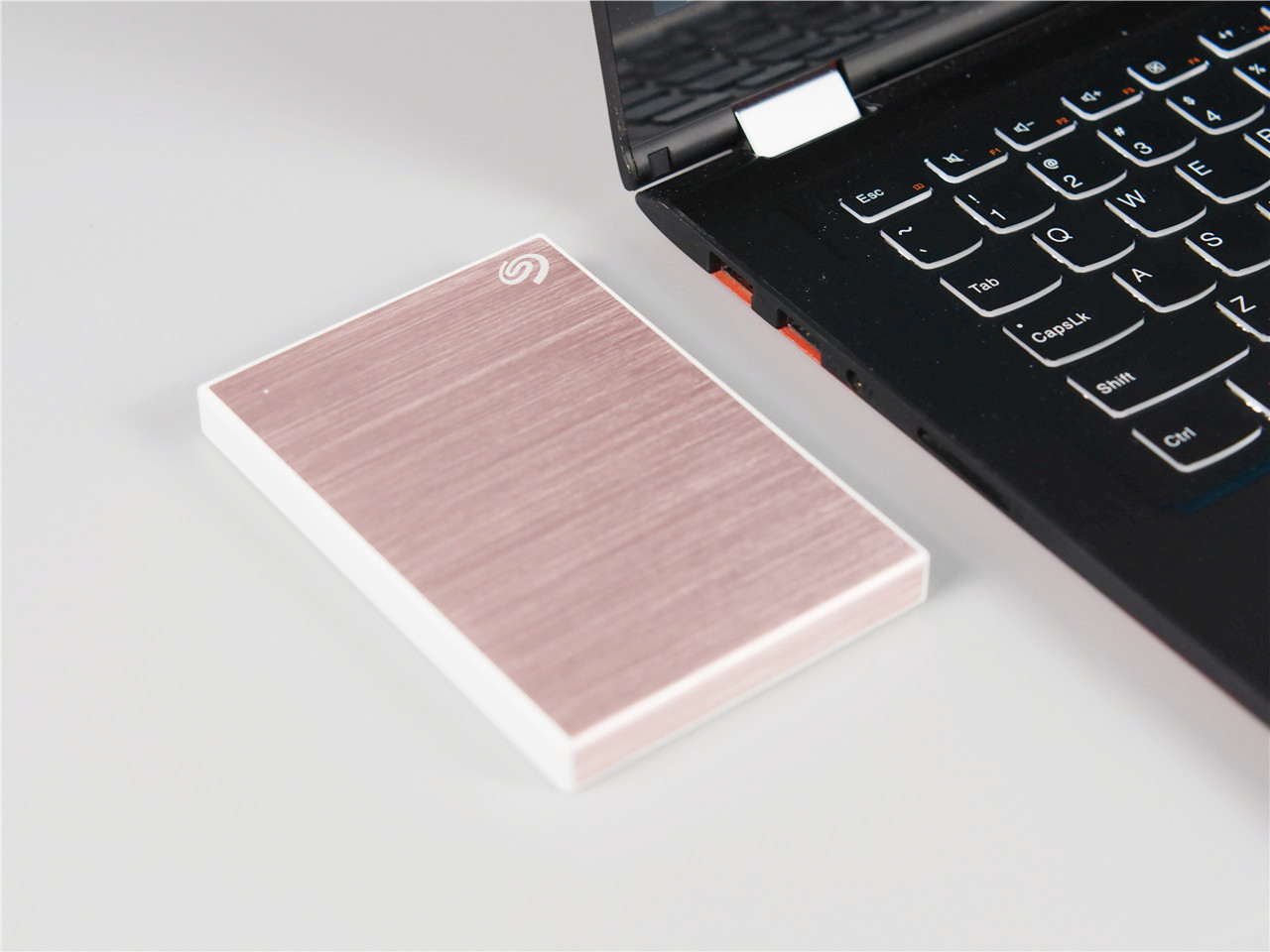 「超逸酷玩」女孩子喜欢什么样移动硬盘?希捷2新睿品系列告诉你